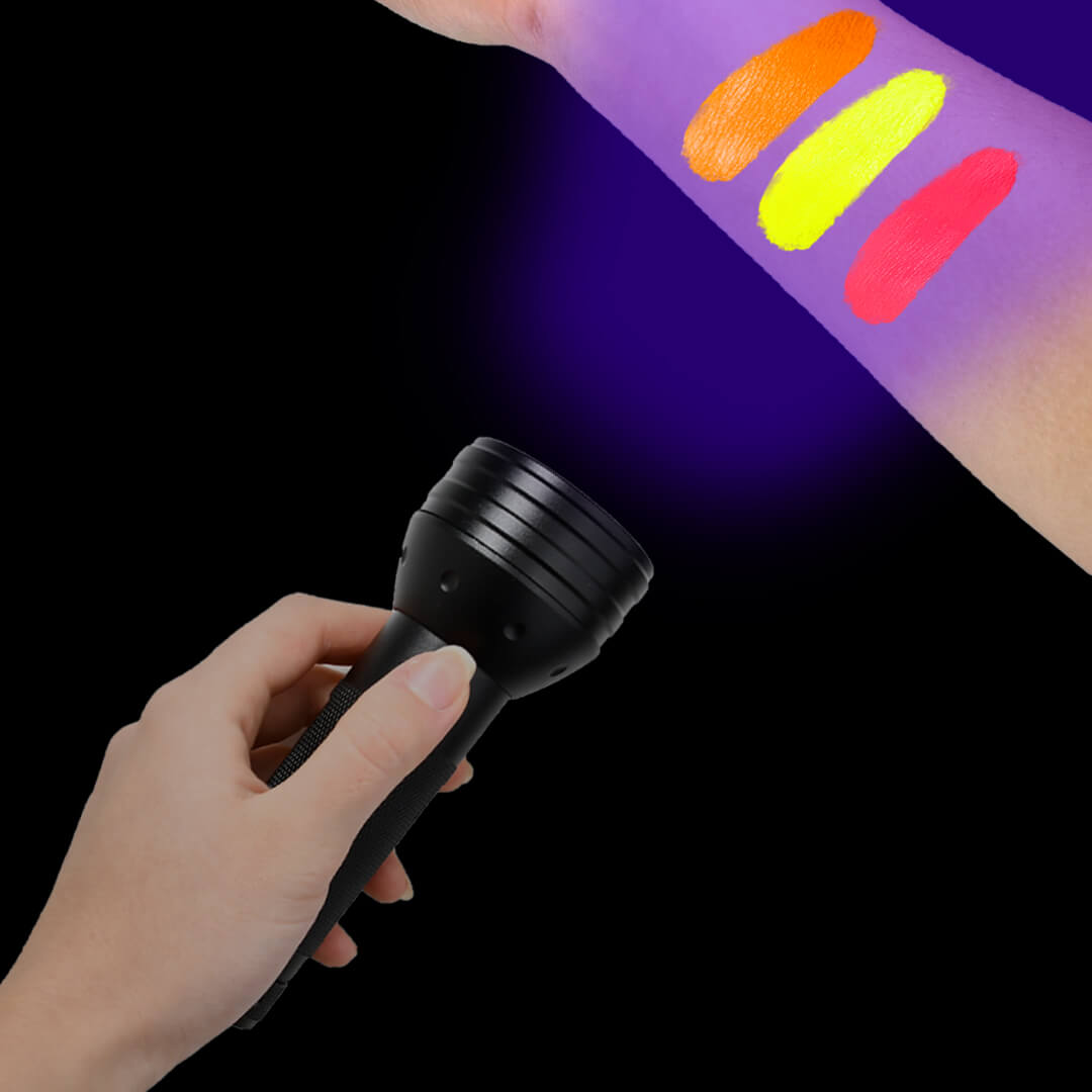 Black light flashlight shop app